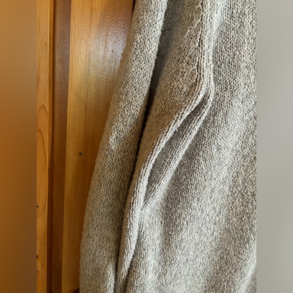 Nautica Men’s Long-Sleeve Off-White/Light Gray Sweater - Picture 5 of 9